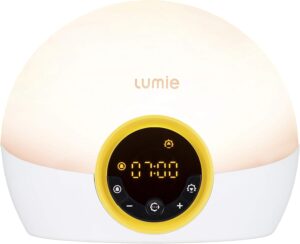 Vue de face du réveil Lumie, identique à l'image 0, mais avec un anneau jaune autour de l'écran et des boutons de contrôle.