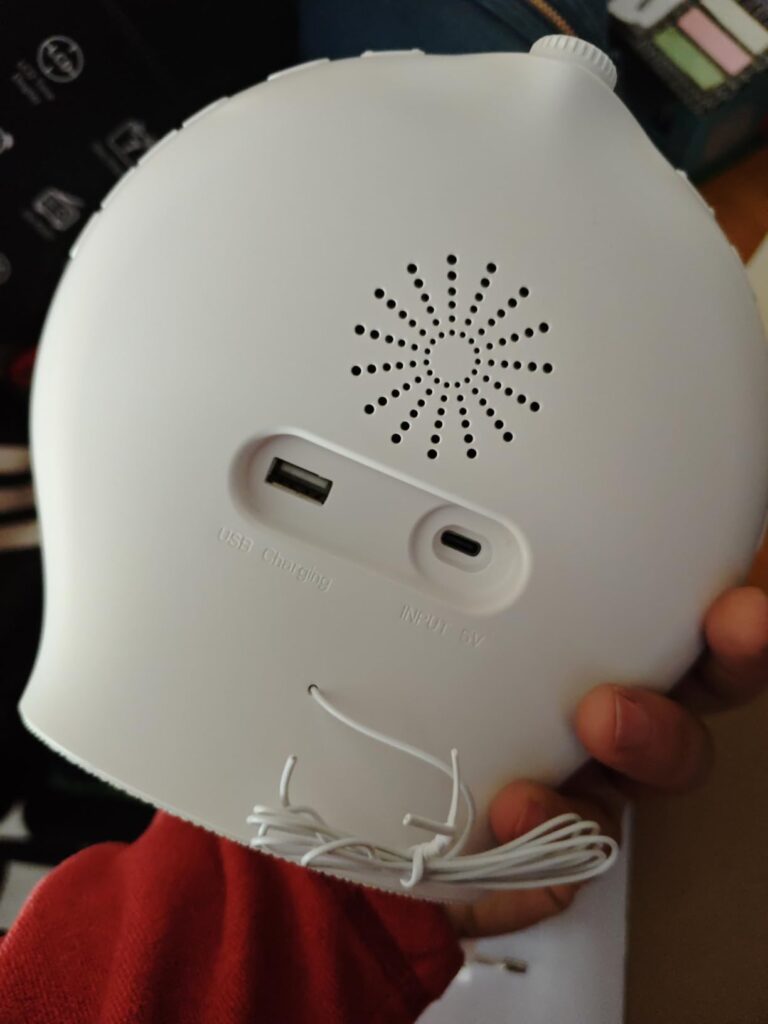 Détail de l'arrière de l'appareil "Sunrise Wake Up Light Pro" de Suright