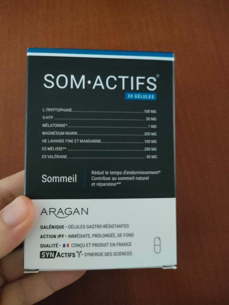 Vue de face de la boîte de SOM-ACTIFS, montrant le nom du produit et des informations clés sur ses composants.