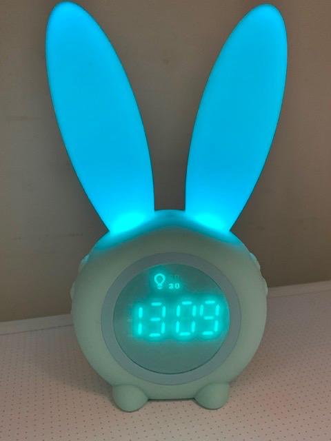 Homealexa Réveil Matin à Induction en Forme de Lapin Mignon photographié par Astoon, acheteur