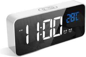 LATEC Réveil Numérique, Alarm de Réveil LED avec Fonction de Snooze, Charge des Ports USB