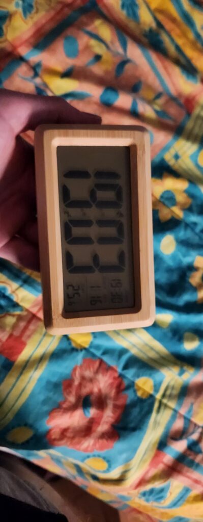 Réveil Numérique en Bois, Réveil LCD Horloge Digitale photographié par Valentin.G, acheteur