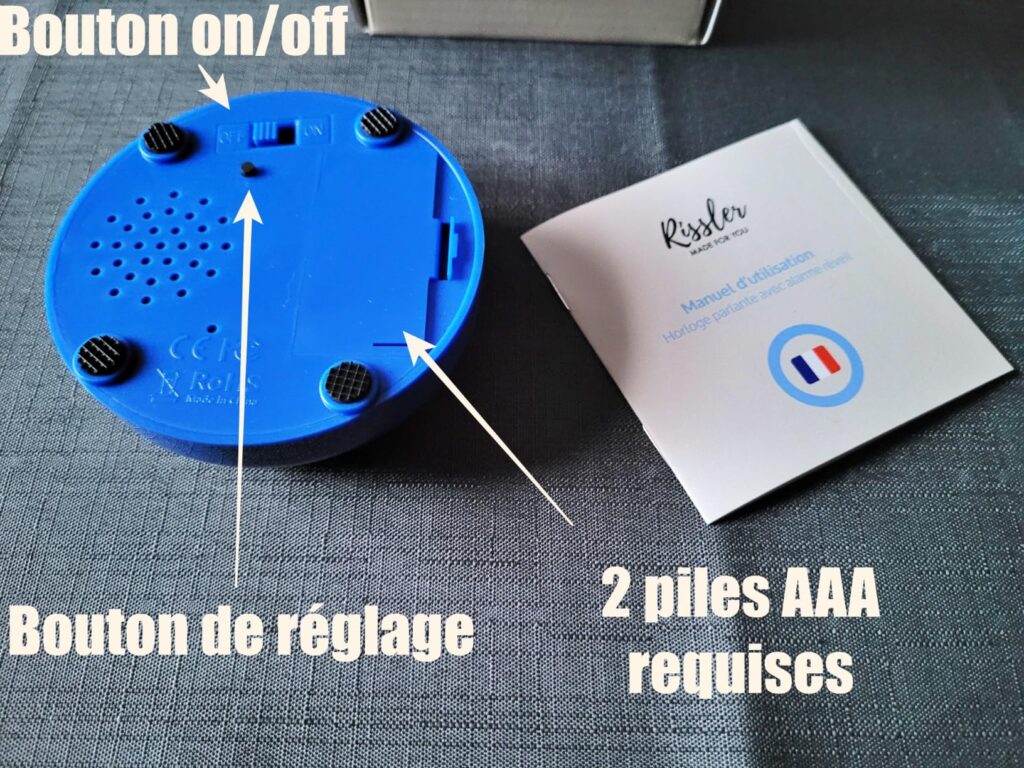 Le dessous du produit et son manuel d'utilisation