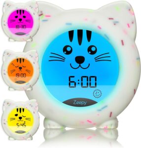 Zeepy Réveil Enfant Éducatif Jour/Nuit, Veilleuse 4 Phases - Kip Le Chaton