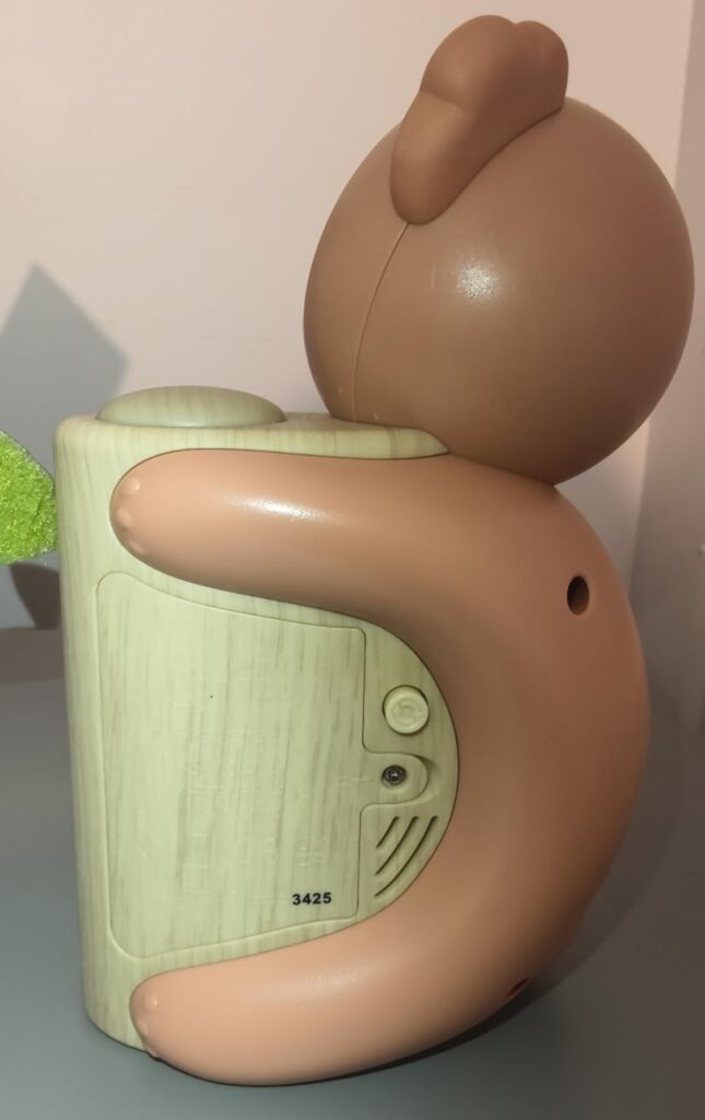 Vue arrière du réveil Koala, montrant les boutons de contrôle et l'inscription du modèle.