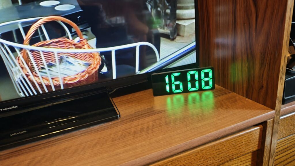 Réveil Numérique LED Horloge Numérique, Multicolore photographié par Bernd A., acheteur