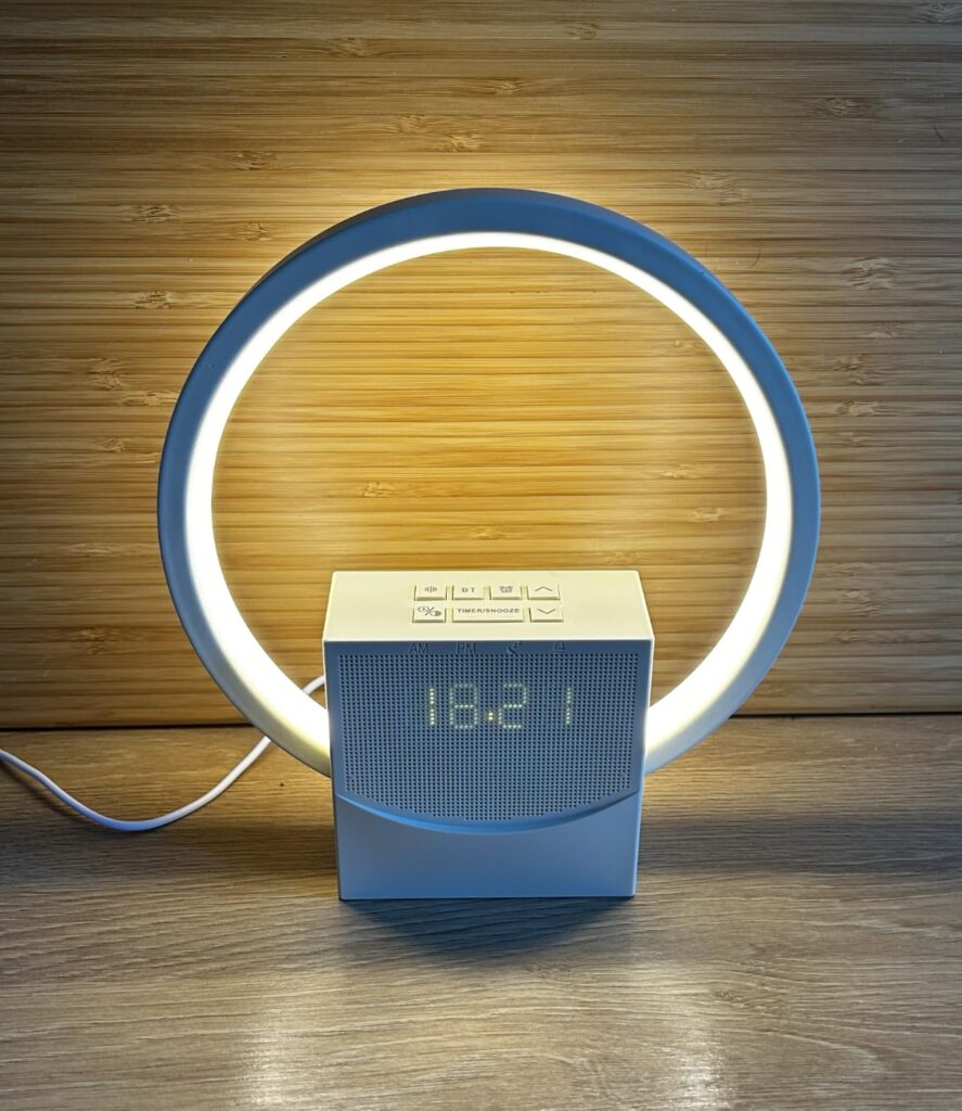 Lampe allume, avec l'heure affiche, lumire froide
