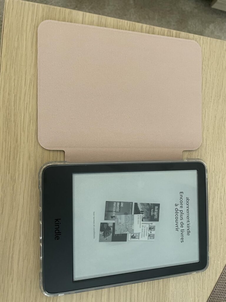 MoKo Étui pour Magnétique 6" Kindle 11e Gén 2024/2022 photographié par MACEDOT, acheteur