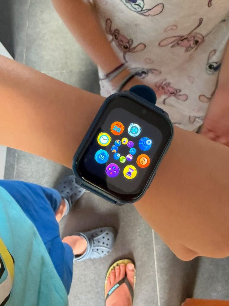Montre Connectée Enfant 18 Jeux, Podomètre, Sommeil, Caméra photographié par Marcel Morais Luna, acheteur