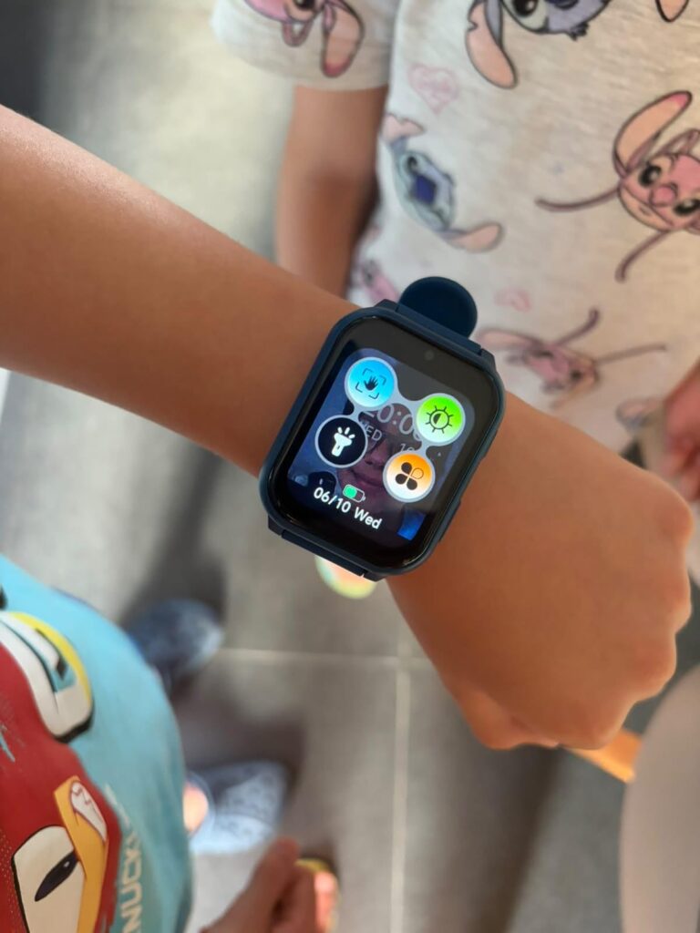 Montre Connectée Enfant 18 Jeux, Podomètre, Sommeil, Caméra photographié par Marcel Morais Luna, acheteur